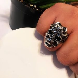 Skull ring